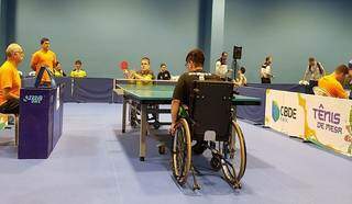 Paratletas em competição nacional de tênis de mesa. (Foto: Divulgação)
