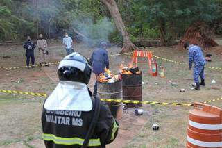 Guarda Civil Metropolitana incinerou produtos apreendidos com apoio do Corpo de Bombeiros. (Foto: Paulo Francis)