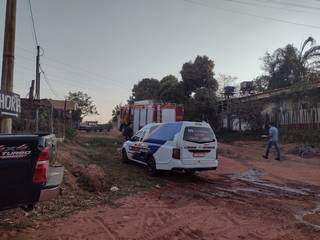 Mulher &eacute; encontrada morta em banheiro de casa incendiada 