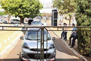 Drive-thru abriu com meia hora de atraso. (Foto: Paulo Francis)