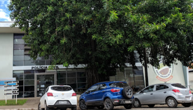 Policial que atropelou mulher e atirou em homem perde o direito de usar arma 