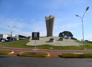 Monumento ao Colono, principal símbolo de Dourados, município distante 233 quilômetros de Campo Grande. (Foto: Divulgação) 
