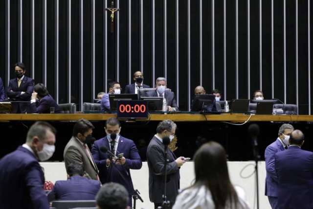 Com placar apertado, C&acirc;mara dos Deputados aprova reajuste para professores