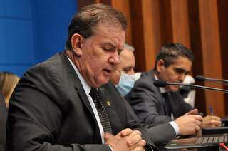 Pelo segundo dia seguido, deputado Eduardo Rocha (MDB) presidiu sessão da Assembleia. (Foto: Luciana Nassar)