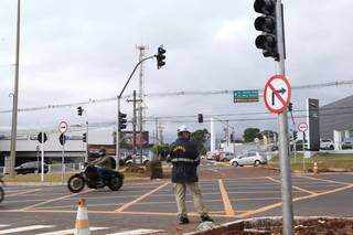 Ainda em fase de testes, semáforos inteligentes instalados na rotatória da Joaquim Murtinho com a Ceará (Foto: Arquivo/Campo Grande News)