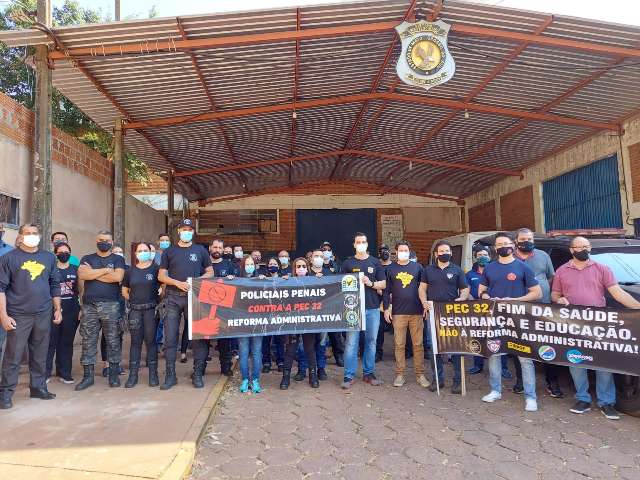 Contra reforma administrativa, agentes penitenci&aacute;rios abrem dia de protestos 