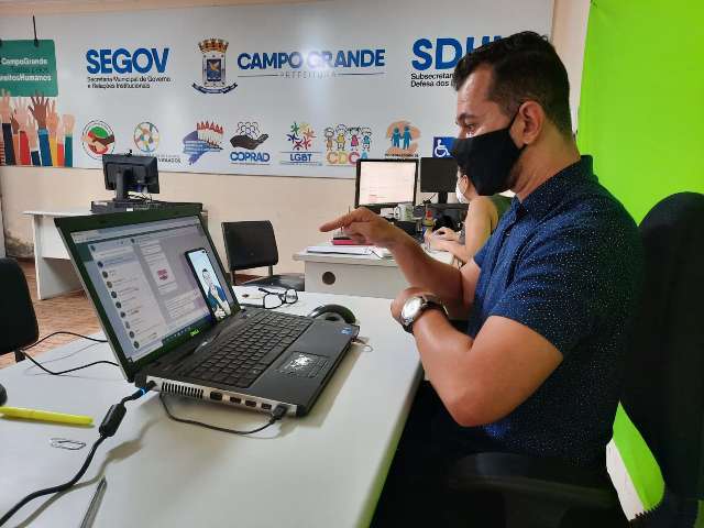 Capital abre centro de apoio ao surdo com int&eacute;rprete para resolver burocracias