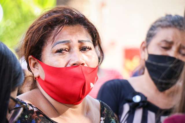 Em vel&oacute;rio, m&atilde;e implora: &quot;Parem de chamar minha filha de garota de programa&quot;