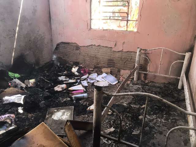 Ap&oacute;s discuss&atilde;o com ex, mulher encontra casa incendiada no Jd. Aeroporto