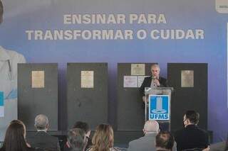 Governador Reinaldo Azambuja (PSDB) entregou três unidades no Hospital Universitário (Foto Marcos Maluf)