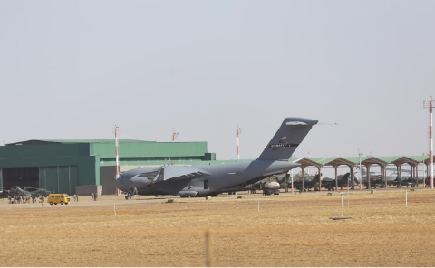 Aviões gigantes da Força Aérea dos EUA desembarcam na Capital para intercâmbio