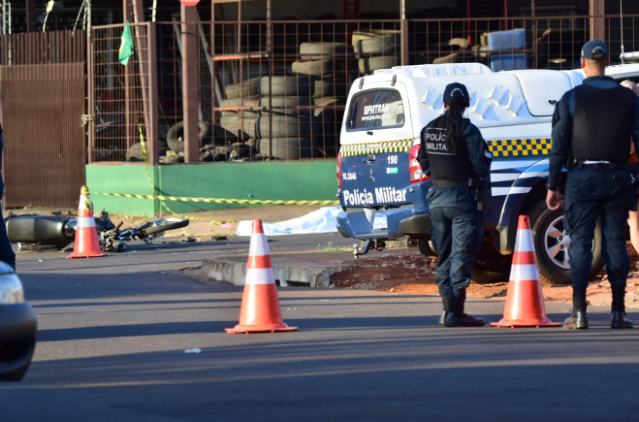 Motoentregador morre em colis&atilde;o com caminhonete D20