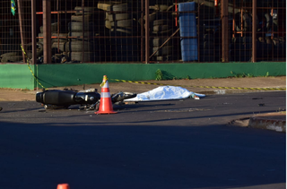 Motoentregador morre em colisão com caminhonete D20 Motoentregador morre em colisão com caminhonete D20