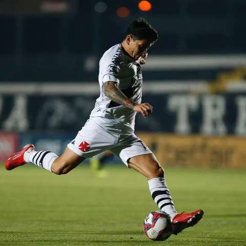 Vasco perde a terceira seguida e v&ecirc; G4 da segunda mais distante