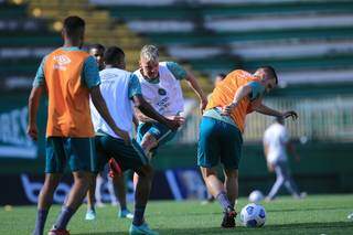 Preparação da equipe da Chapecoense para jogo contra o Atlético-GO, na tarde deste sábado. (Foto: Márcio Cunha/ACF)