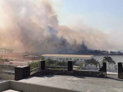 Corumbá pede ajuda federal para combate a fogo em solo pantaneiro