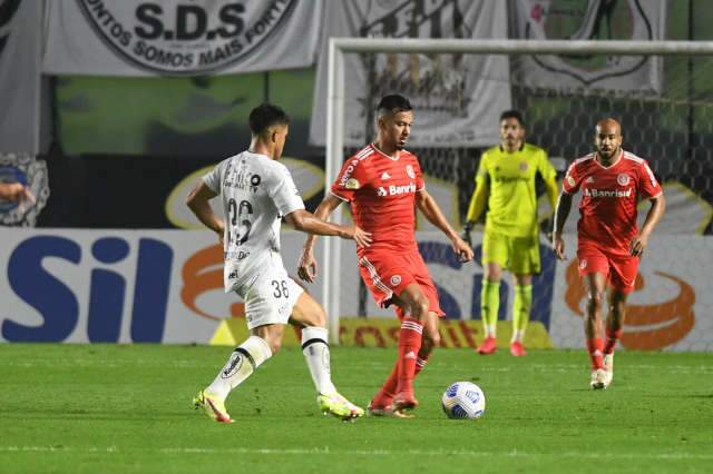 Em jogo disputado, Santos e Internacional empatam em 2 a 2