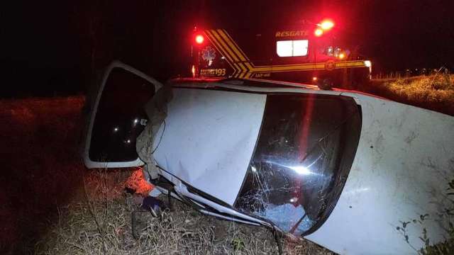 Condutor fica gravemente ferido em capotagem em rodovia de MS