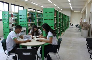 Estudantes em campus do IFMS. (Foto: Divulgação/IFMS)