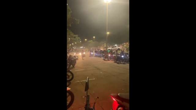 Aglomera&ccedil;&atilde;o na Afonso Pena tem algazarra de motos e pessoas sem m&aacute;scara