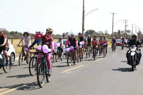 Passeio ciclístico é ação de apoio às mulheres vítimas de violência na Capital