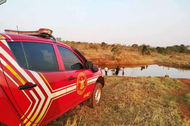 Jovem morre afogado em a&ccedil;ude de fazenda