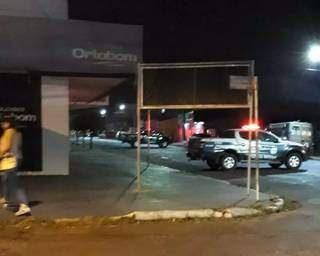 Em treinamento, Bope fecha ruas e negocia liberação de reféns nos Correios Em treinamento, Bope fecha ruas e negocia liberação de reféns nos Correios