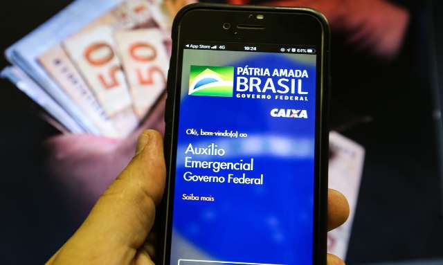 Aux&iacute;lio emergencial &eacute; pago a benefici&aacute;rios do Bolsa Fam&iacute;lia