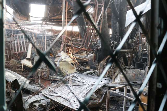 &quot;Foi assustador&quot;, dizem vizinhos, ap&oacute;s inc&ecirc;ndio que destruiu oficina