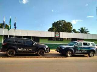 Crian&ccedil;as pedem ajuda da pol&iacute;cia ao verem pais brigando por causa do jantar
