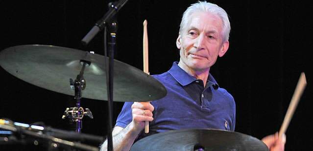 Morre Charlie Watts, baterista do Rolling Stones, aos 80 anos