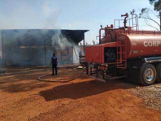 Ação de combate às chamas durou toda a tarde. (Foto: Divulgação)