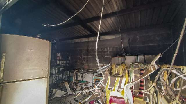Propriet&aacute;rio chega para trabalhar e encontra restaurante destru&iacute;do pelo fogo