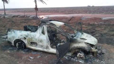 Motorista morre carbonizado ao tentar atravessar incêndio com carro 