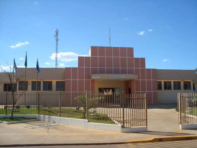 Pecuarista &eacute; condenado a pagar R$ 110 mil &agrave; garota que trancava para estuprar