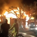 Mulher fica em choque, após casa ser destruída em incêndio