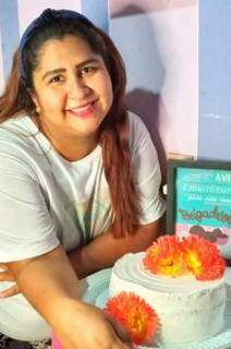 Caline Lopes fez o curso de panificação e se tornou micro empreendedora no ramo de bolos. (Foto: Divulgação)