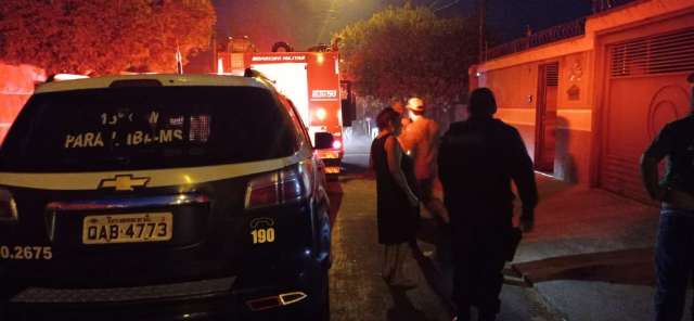B&ecirc;bado, homem coloca fogo em casa com a m&atilde;e dentro