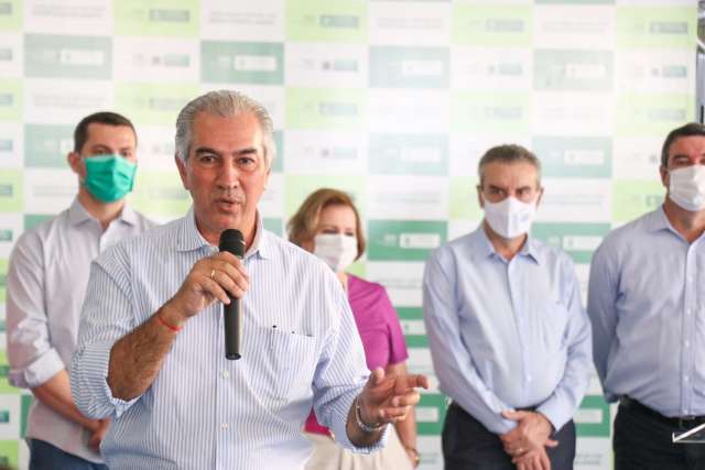 &ldquo;Vida longa a todos n&oacute;s campo-grandenses&rdquo;, diz Reinaldo Azambuja