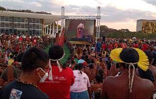 Indígenas de todo o País estão em Brasília para acompanhar o julgamento. (Foto: Reprodução/Facebook/Apib)