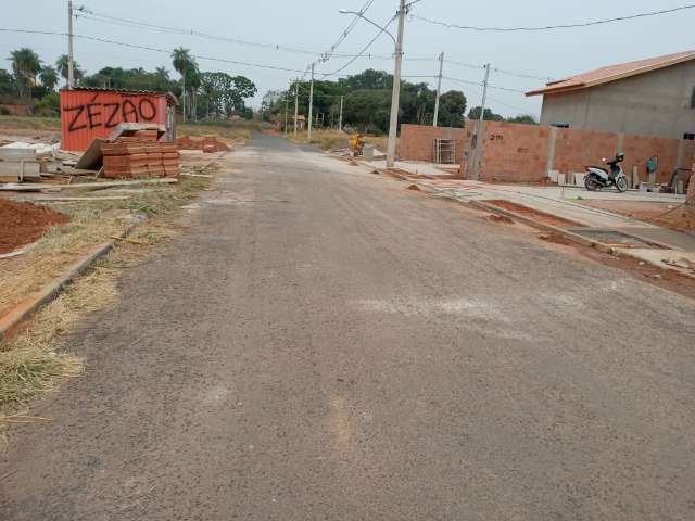 Com ci&uacute;mes da mulher, homem mata a tiros colega durante trabalho