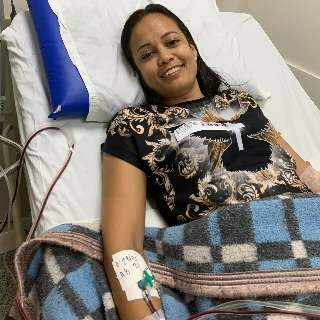 Ap&oacute;s 2 anos, &Eacute;velin conhece menina argentina que salvou ao doar medula