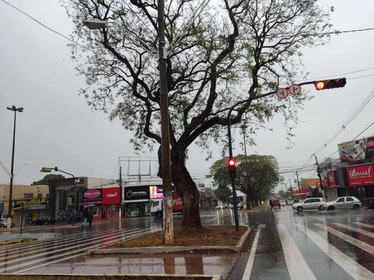 Seca e calor dão trégua com chegada da chuva em cidade do interior - Meio  Ambiente - Campo Grande News