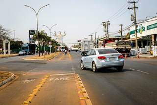 Movimentação de veículos na Avenida Olintho Mancini, em Três Lagoas. (Foto: Divulgação)