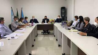 Membros do Conselho reunidos durante sessão de julgamento. (Foto: Divulgação/Coren-MS)