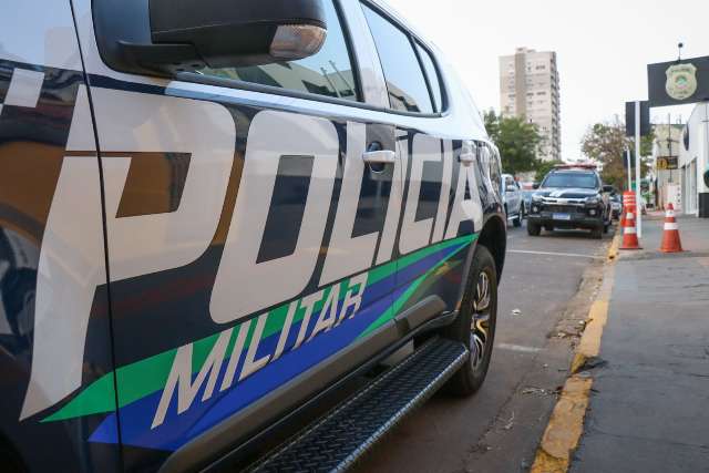 Rapaz sem uma das pernas invade Camel&oacute;dromo e pula muro para escapar da pol&iacute;cia