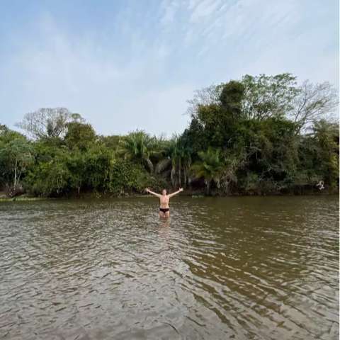 F&aacute;bio Porchat curte Pantanal e tem sorte de ficar &ldquo;cara a cara&rdquo; com on&ccedil;a