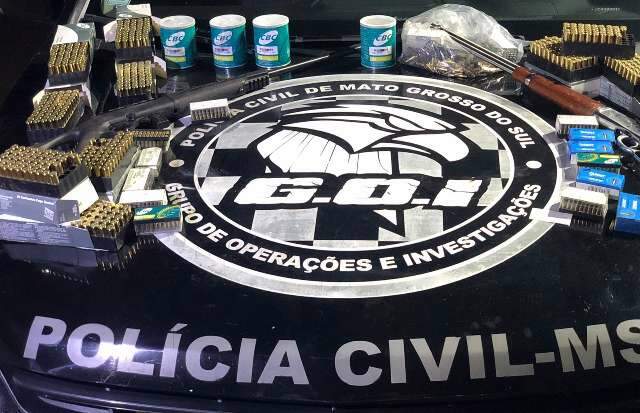 Dupla furta arsenal, ap&oacute;s invadir dep&oacute;sito de colecionador de armas 