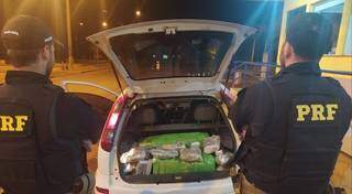 Adolescente &eacute; apreendido em carro roubado recheado de drogas em MS