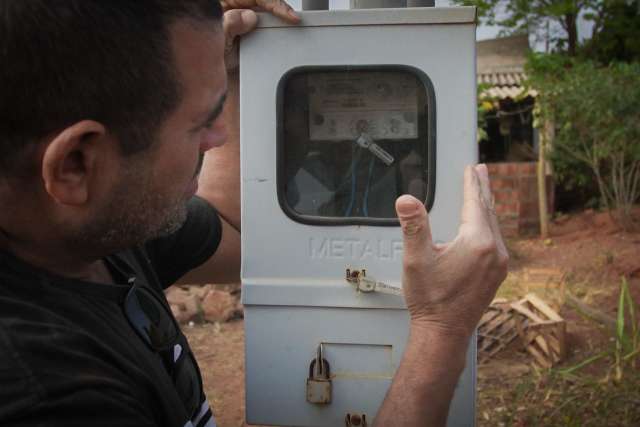 &ldquo;Se economizar mais, vou ficar sem luz&rdquo;, diz consumidor sobre luta para poupar 